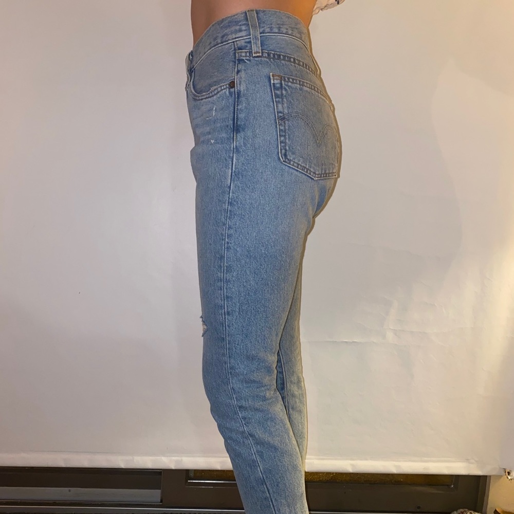 Levi Ripped Jeans